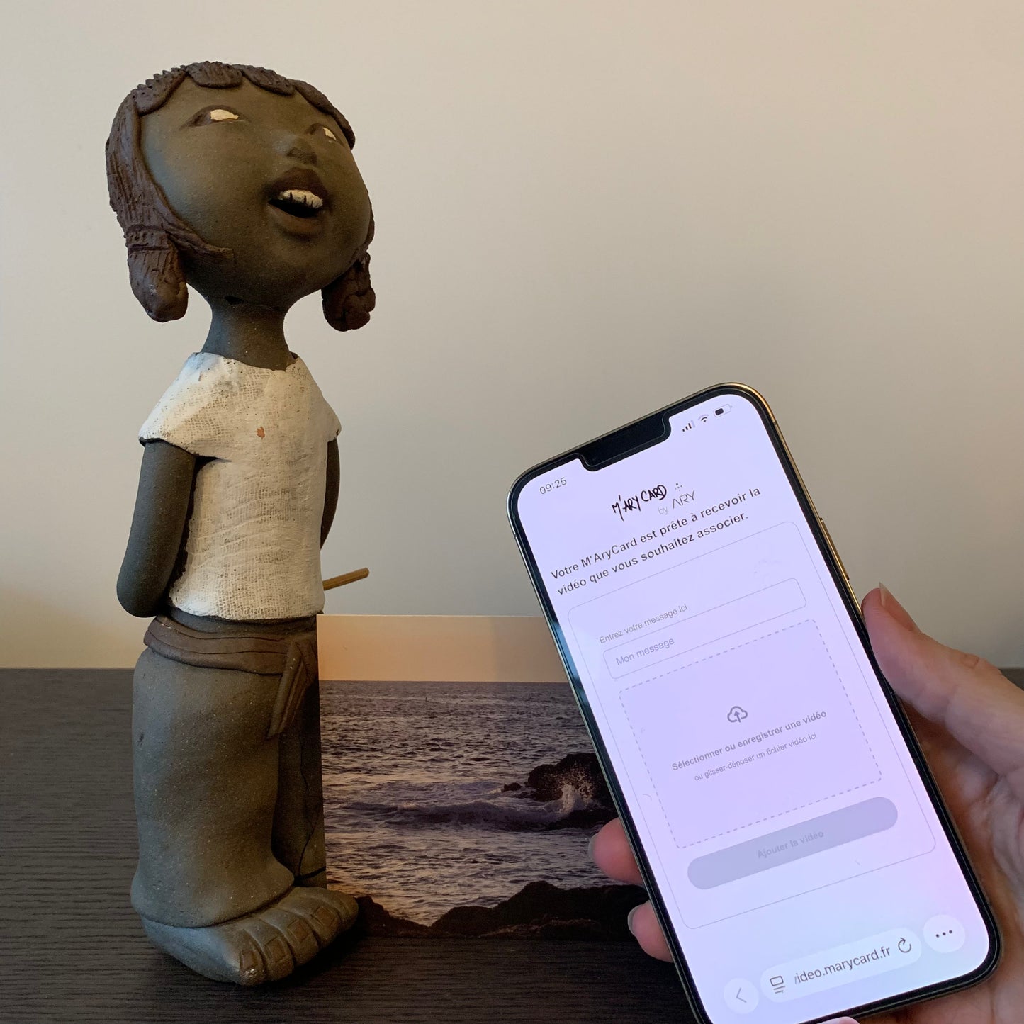 Carte M’AryCard avec video - NFC - design Zoe Amat