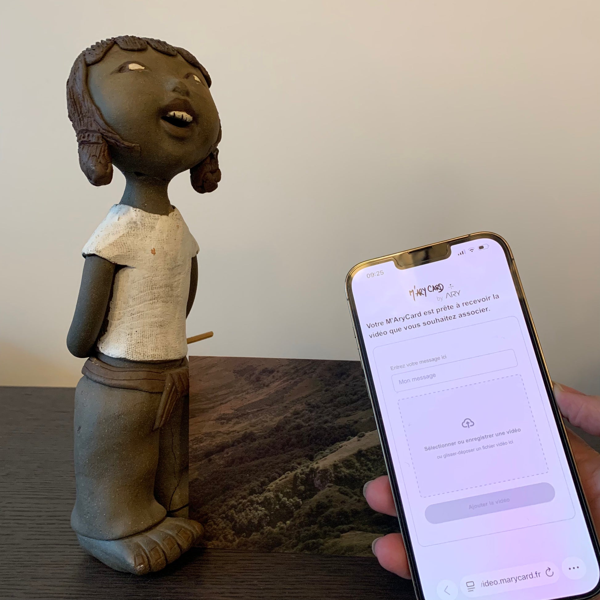 Carte M’AryCard avec video - NFC - design Zoe Amat